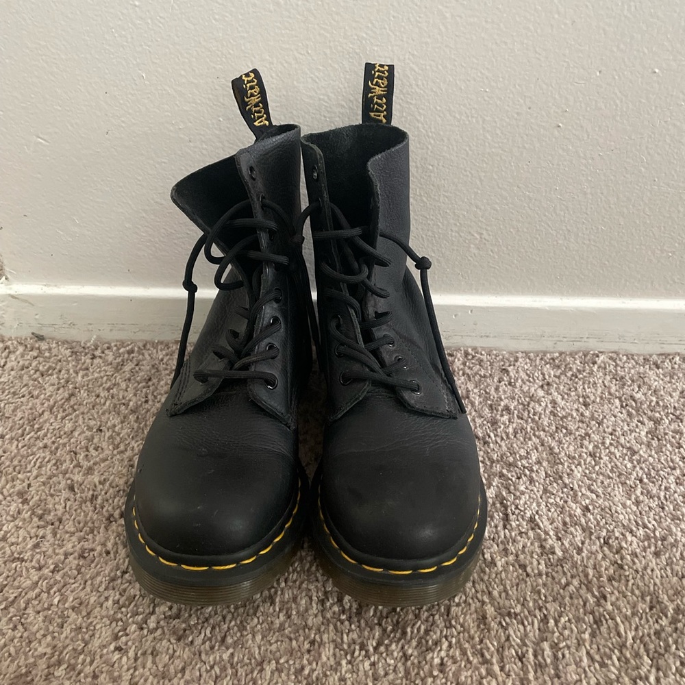 Dr. Marten 1460 Women’s Pascal Virginia Leather Boots